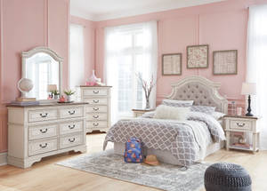 Picture of Realyn Full Size Headboard