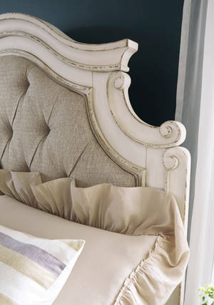 Picture of Realyn Queen Size Bed