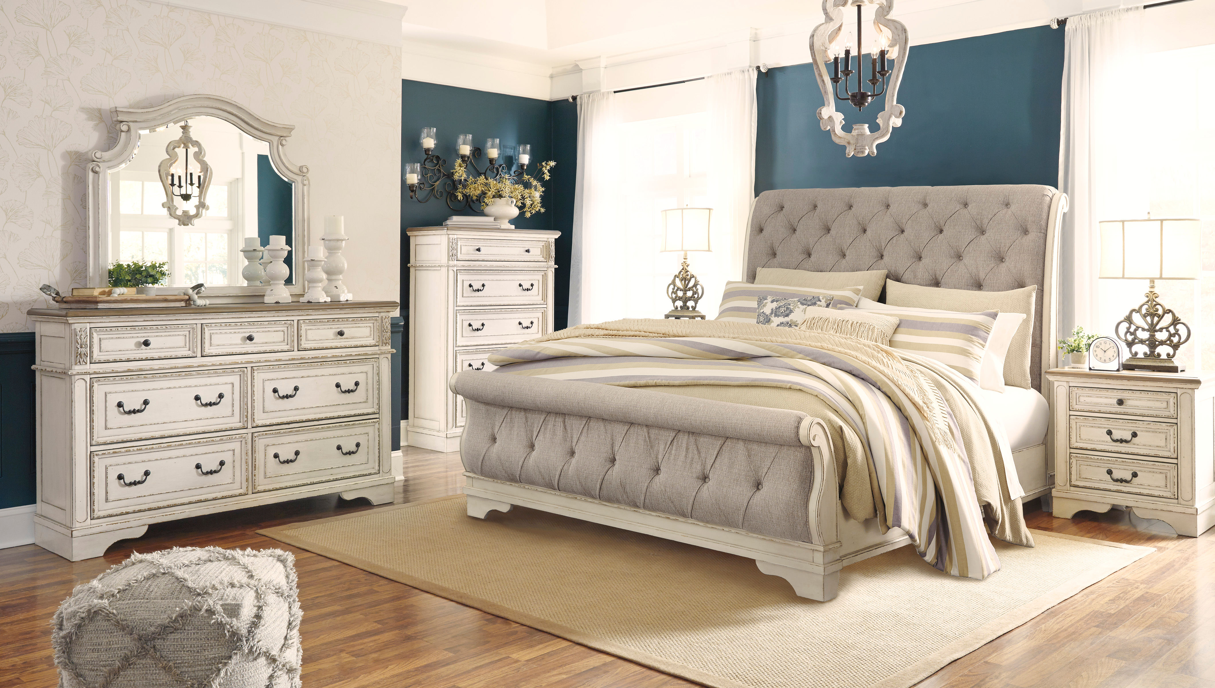 Picture of Realyn Queen Bedroom Group