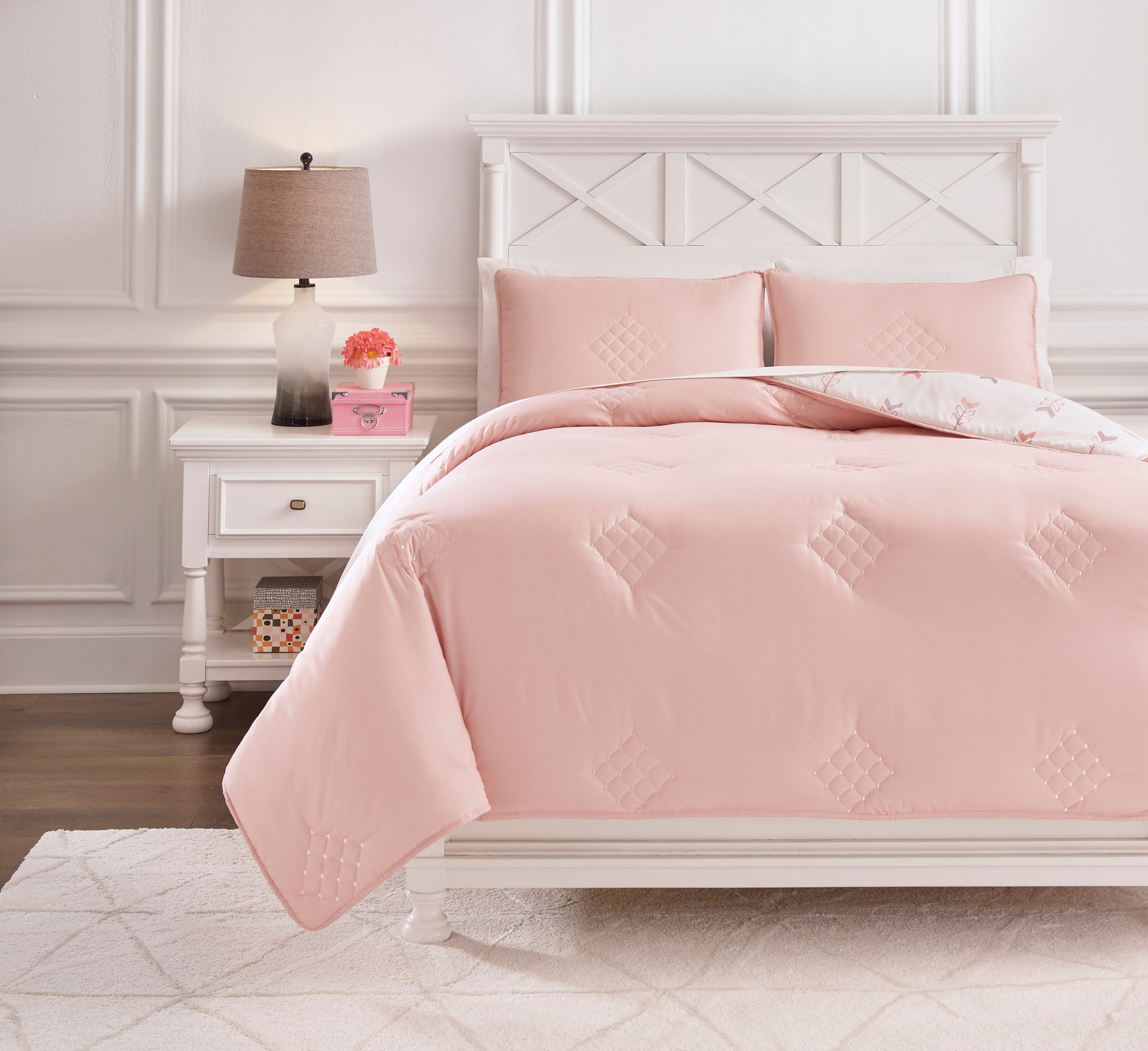 Picture of Lexann Full Comforter Set