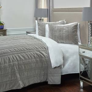 Picture of Mr. Grey Queen Quilt