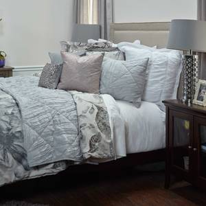 Picture of Lark Queen Comforter Set
