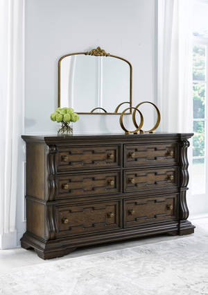 Picture of Maylee Dresser