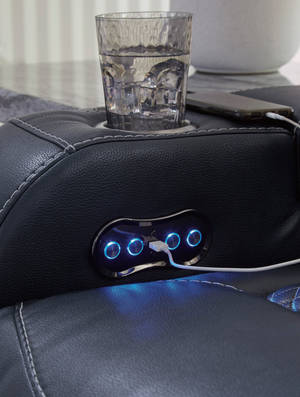 Picture of Fyne Dyme Power Recliner