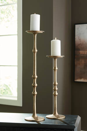 Picture of Larwick Candle Holder Set