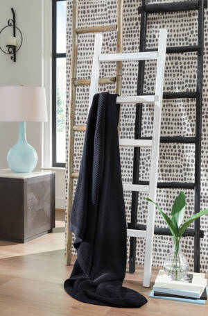 Picture of Gayelery Throw Blanket